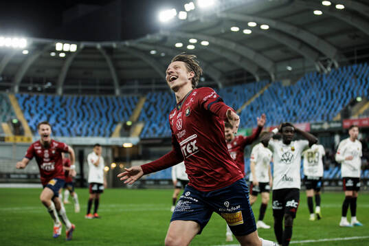 Örgrytes Viktor Lundberg jublar