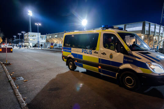Polisbild utanför Platinumcars Arena