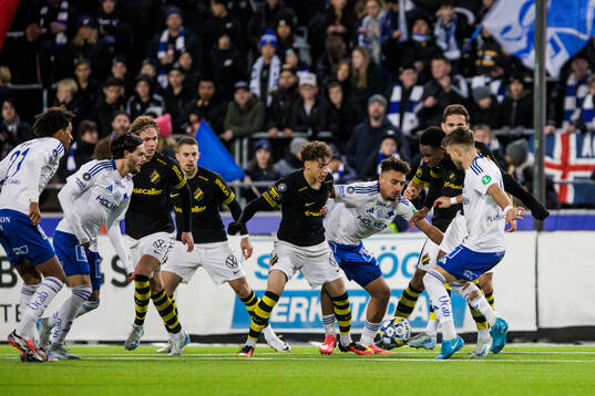 AIKs Victor Goncalves Andersson och IFK Norrköpings Moutaz