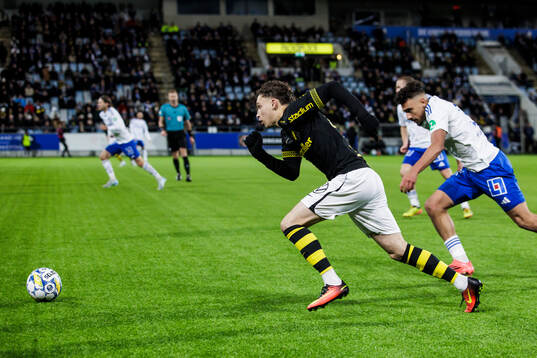 AIKs Victor Goncalves Andersson och IFK Norrköpings Moutaz