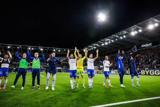 IFK Norrköpings spelare jublar
