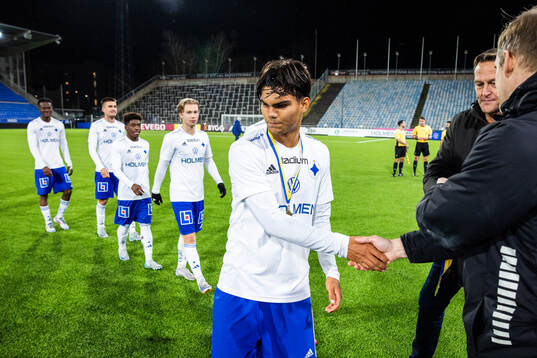 Norrköpings Noel Sernelius vid medaljutdelningen