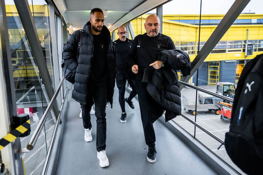 Isaac Kiese Thelin and Goalkeeper coach Jonnie Fedel of