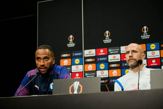 Isaac Kiese Thelin and Head coach Henrik Rydström of