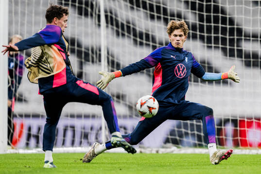 Colin Rösler of Malmö FF and goalkeeper William Nieroth