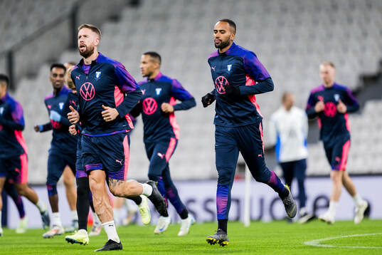 Pontus Jansson and Isaac Kiese Thelin of Malmö FF