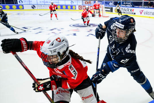 Alizee Aymon of Switzerland and Lisette Täks of Finland