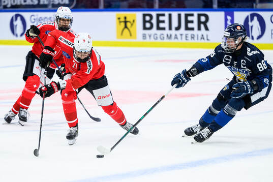 Lena Marie Lutz of Switzerland and Ronja Savolainen of