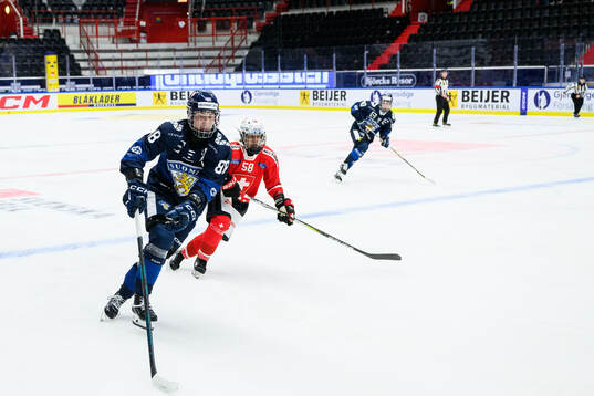 Ronja Savolainen of Finland and Alizee Aymon of Switzerland