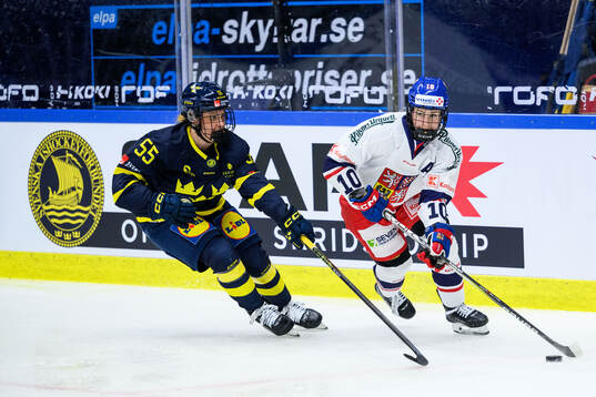 Jenna Raunio of Sweden and Denisa Krizova of Czech Republic