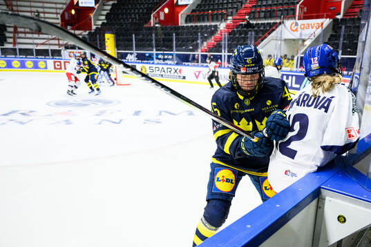 Paula Bergström of Sweden and Klara Hymlarova of Czech