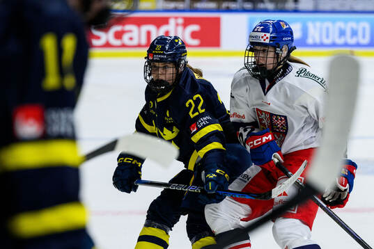 Hanna Thuvik of Sweden and and Tereza Plosova of Czech