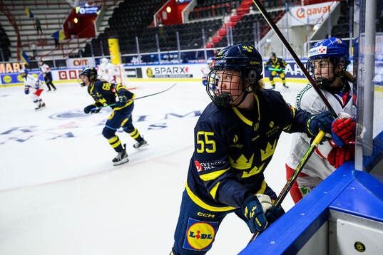 Jenna Raunio of Sweden and Denisa Krizova of Czech Republic