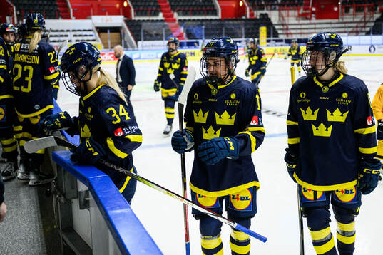 Mira Hallin, Sofie Lundin and Hilda Svensson of Sweden