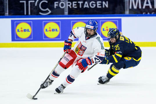 Tereza Vanisova of Czech Republic and Lina Ljungblom of