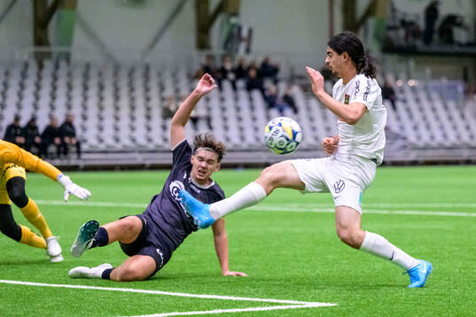 Vikings Jens Koll-Frafjord och Brommapojkarnas Nijat
