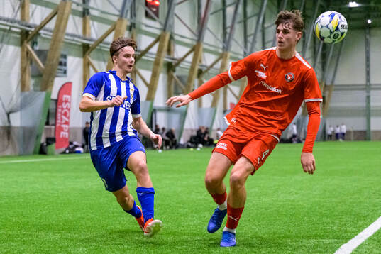 IFK Göteborgs Noa Lindén och Midtjyllands Magne Kristensen
