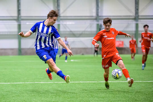 IFK Göteborgs Noa Lindén och Midtjyllands Viktor Bastrup