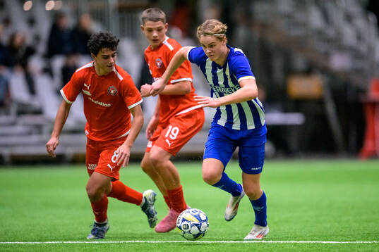 Midtjyllands Elias Hansen och IFK Göteborgs Anton Hagman