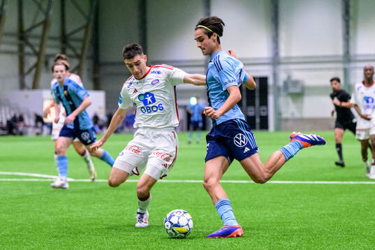 Vålerengas Nikola Udovidic och Djurgårdens Kevin Tadayon