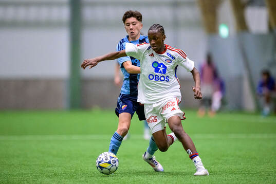 Djurgårdens Vincent Larsson och Vålerengas Mathias Solberg