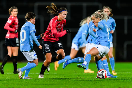 Malmö FFs Ema Paljevic och Trelleborgs Thelma Persson