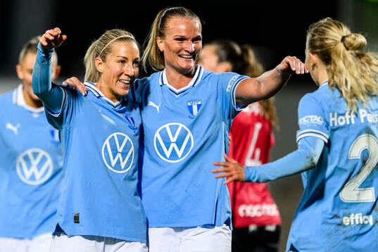 Malmö FFs Mia Persson och Lovisa Gustafsson jublar