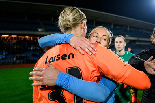 Malmö FFs målvakt Kathrine Østergaard Larsen och Mia