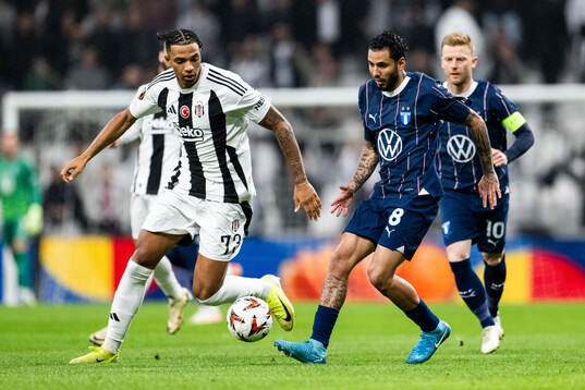 Cher Ndour of Besiktas and Sergio Pena of Malmö FF