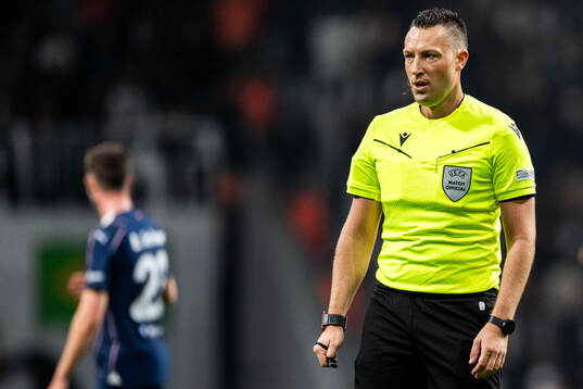 Referee Sven Jablonski