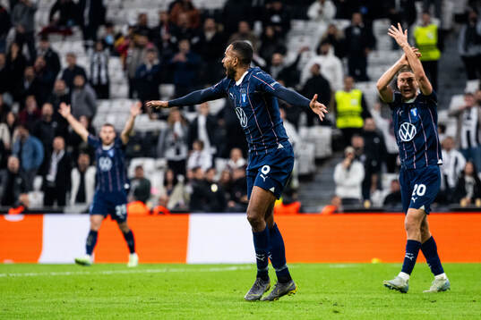 Isaac Kiese Thelin and Erik Botheim of Malmö FF reacts