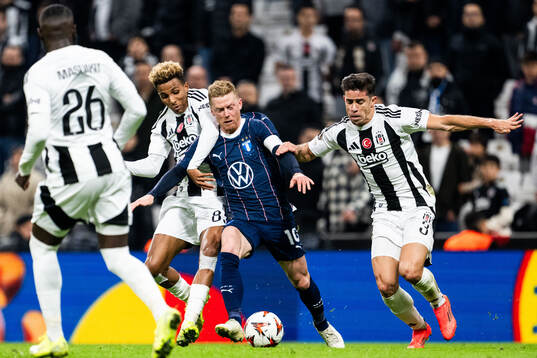 Anders Christiansen of Malmö FF against Gedson Fernandes