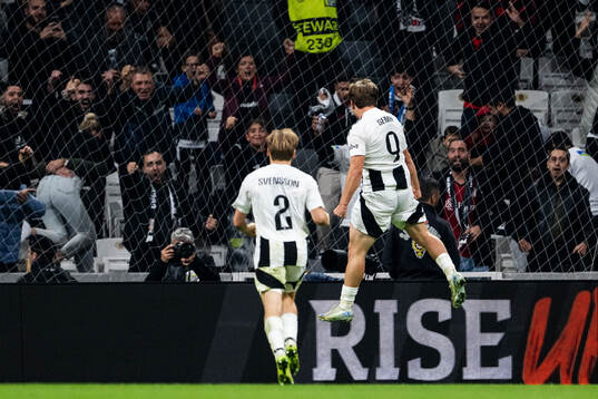 Semih Kilicsoy of Besiktas celebrates