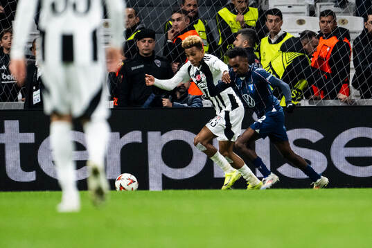 Gedson Fernandes of Besiktas and Taha Ali of Malmö FF