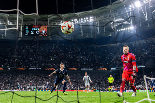 Søren Rieks of Malmö FF scores the 2-1 goal against