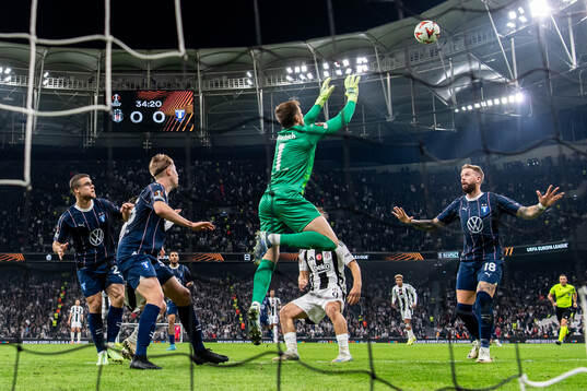 Goalkeeper Ricardo Friedrich and Pontus Jansson of Malmö FF