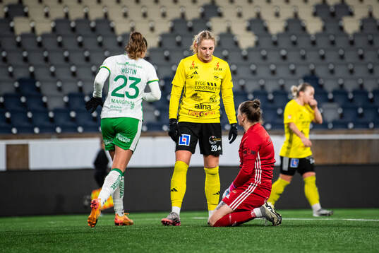 Gamla Upsalas målvakt Caroline Forsgren och Julia