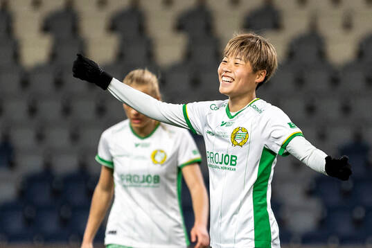 Hammarbys Suzu Amano jublar