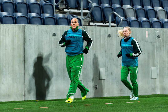Hammarbys Cathinka Tandberg  och Emilie Joramo