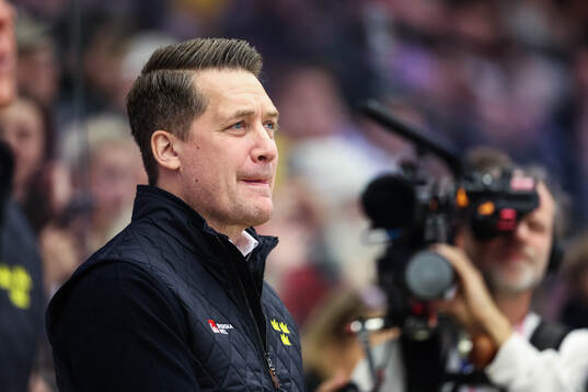 Head coach Sam Hallam of Sweden