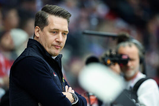 Head coach Sam Hallam of Sweden