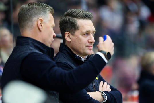 Assistant coach Nicklas Rahm and head coach Sam Hallam of