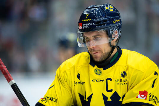 Henrik Tömmernes of Sweden looks dejected