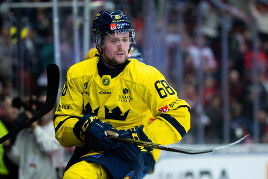 Linus Weissbach of Sweden looks dejected