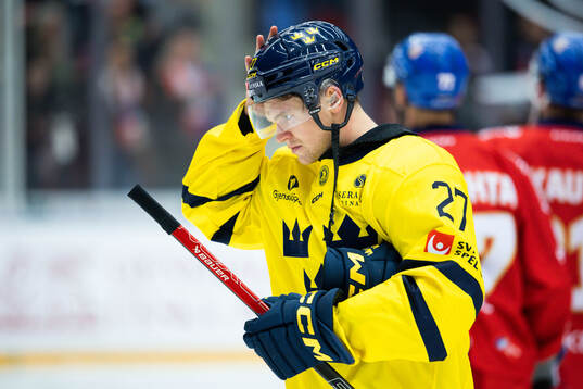 Mattians Norlinder of Sweden looks dejected