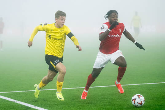 Gottfrid Rapp of Elfsborg and Bright Array-Mbi of Braga