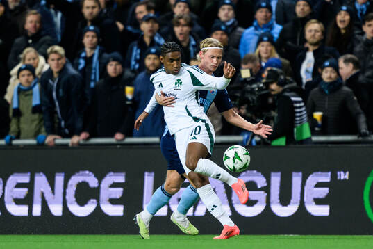 Tete of Panathinaikos and Tobias Gulliksen of Djurgården