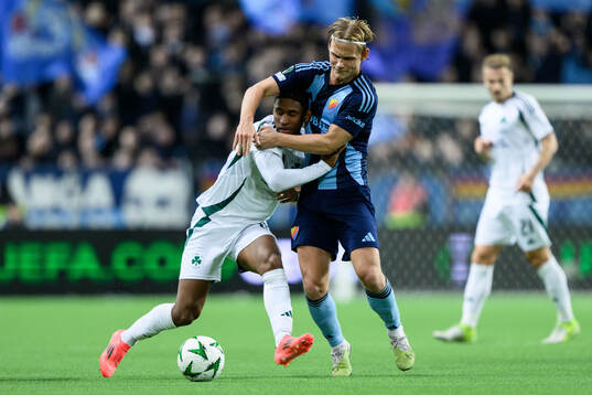 Tete of Panathinaikos and Tobias Gulliksen of Djurgården