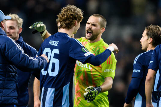 August Priske Flyger and goalkeeper Oscar Jansson of