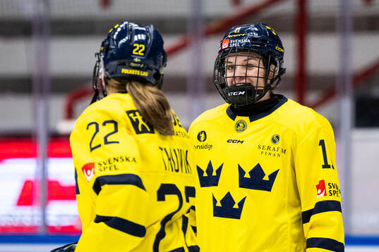 Hanna Thuvik and Josefin Bouveng of Sweden